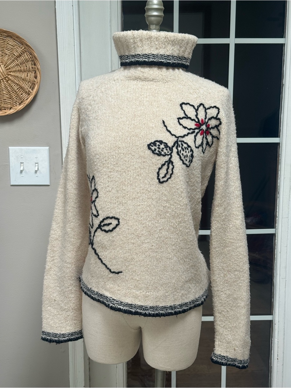 VTG Ann Taylor Floral Embroidered Wool Blend Turtleneck Sweater Small Cream Y2K